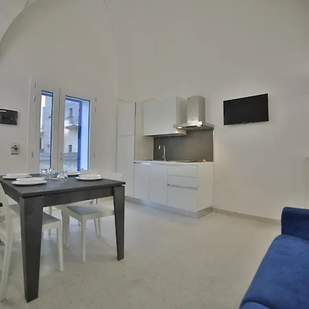 Royal Blue アパート ポルト・チェザーレオ